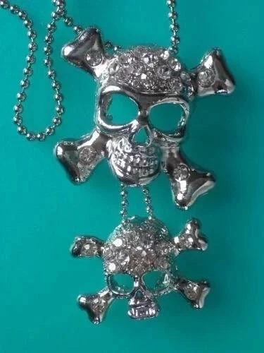 Collier fantaisie disney pirate double tête de mort avec strass disneyland paris